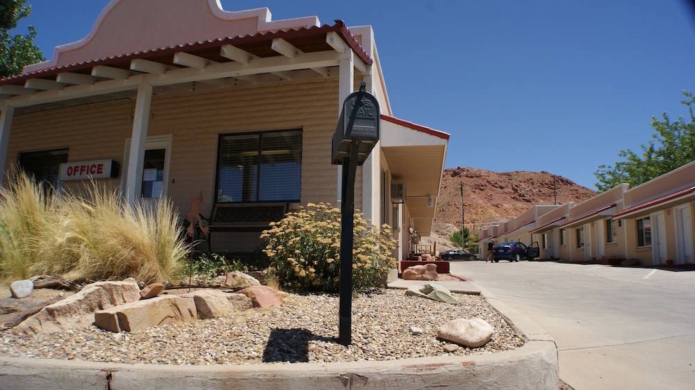 Adventure Inn & Motel - photo 31