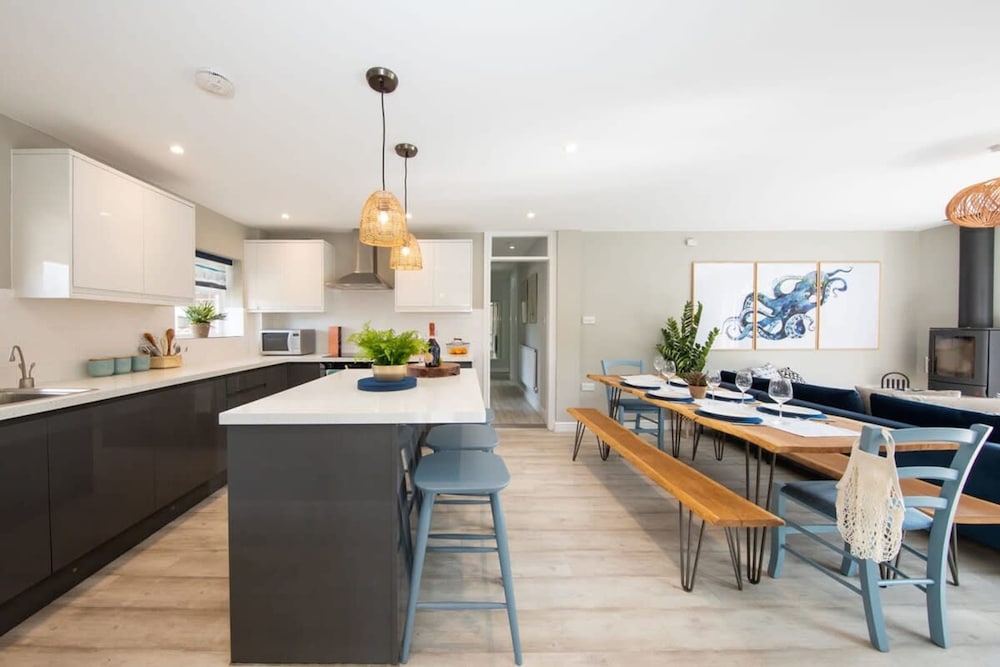 Bosham 3 BR Beach House with Garden & Playhouse — 4-Star Luxury Hotel in Chichester, United Kingdom