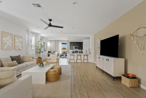 Luxe Queen Creek Home with Pool Yard Work Station — 4-Star Luxury Hotel in Queen Creek, United States