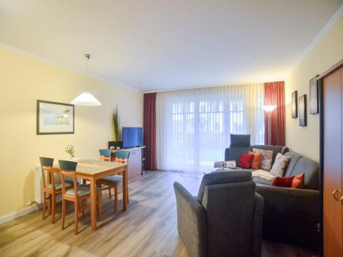 Dünenpark Binz Komfort Ferienwohnung mit 1 Schlafzimmer und Terrasse im Erdgeschoss 074 — 4-Star Luxury Hotel in Ostseebad Binz, Germany