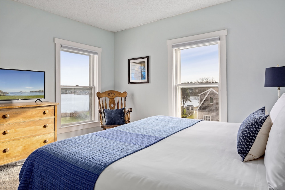 East Wind Inn on the Water - photo 14