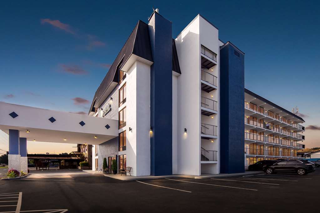 Clarion Inn & Suites near the Leconte Center Pigeon Forge - photo 6
