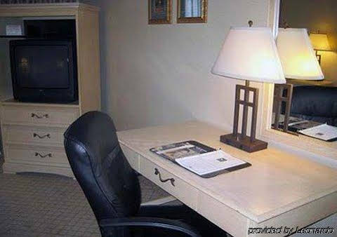 Quality Inn & Suites Brantford — Brantford — photo 4