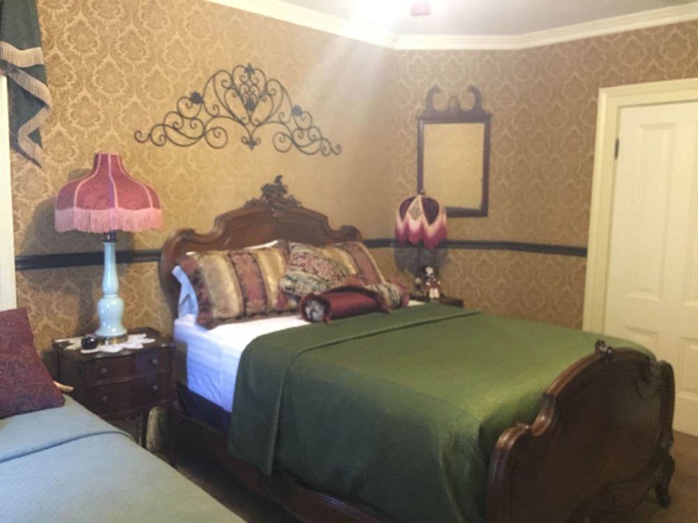Weaverville Whitmore Inn - photo 15