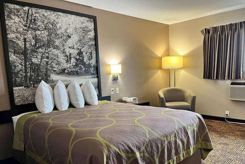 Super 8 by Wyndham Indianapolis Emerson Ave - photo 15