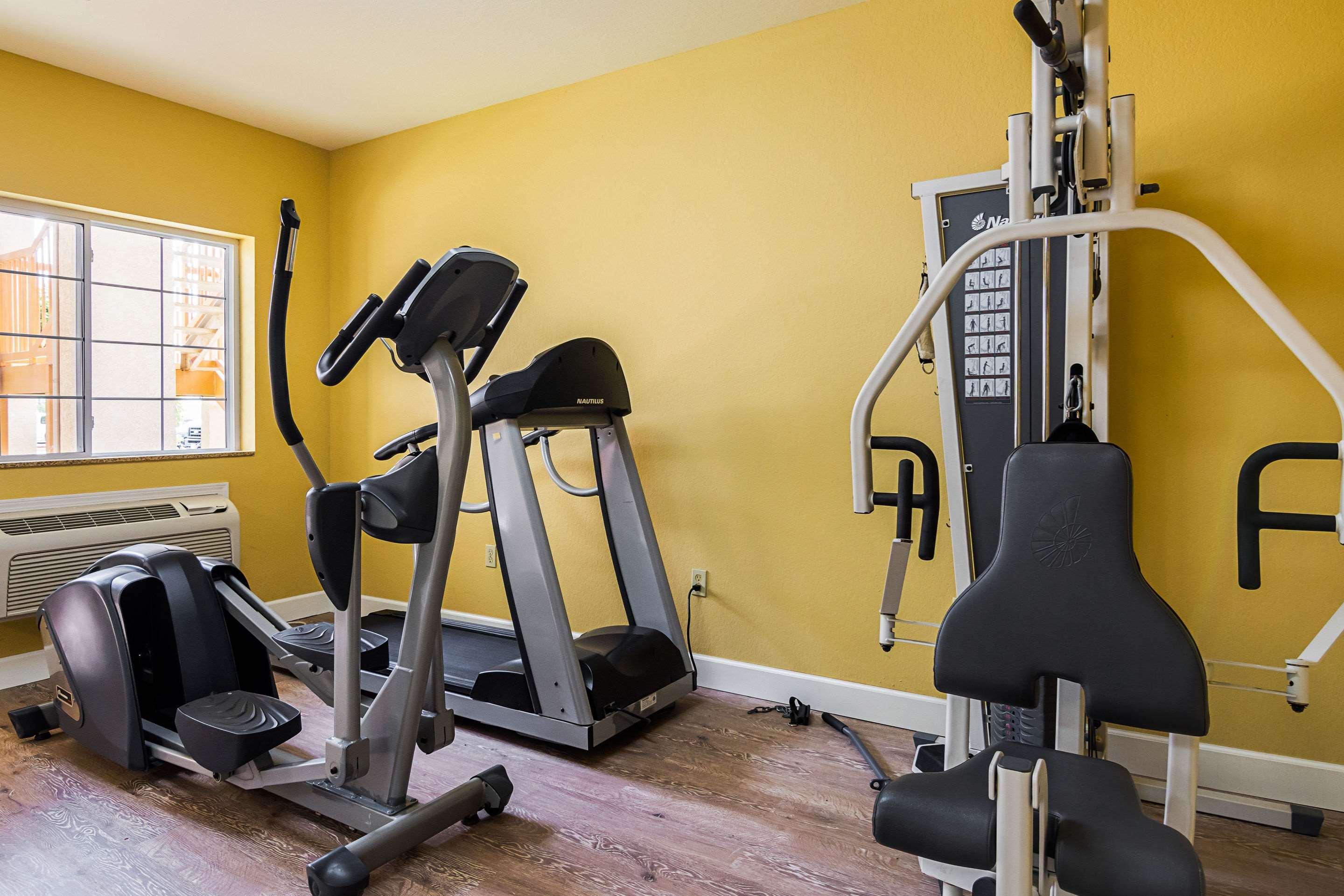 Bryant Inn & Suites - photo 37