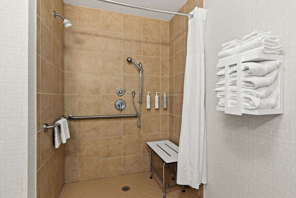 Hampton Inn & Suites Canton - photo 19