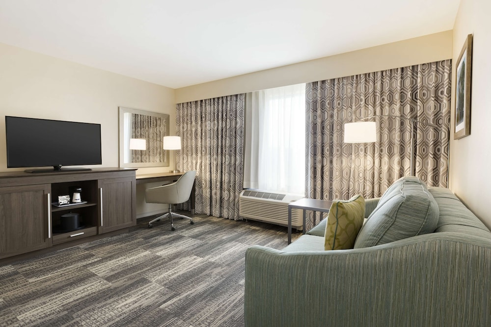 Hampton Inn & Suites Niles Warren - photo 17