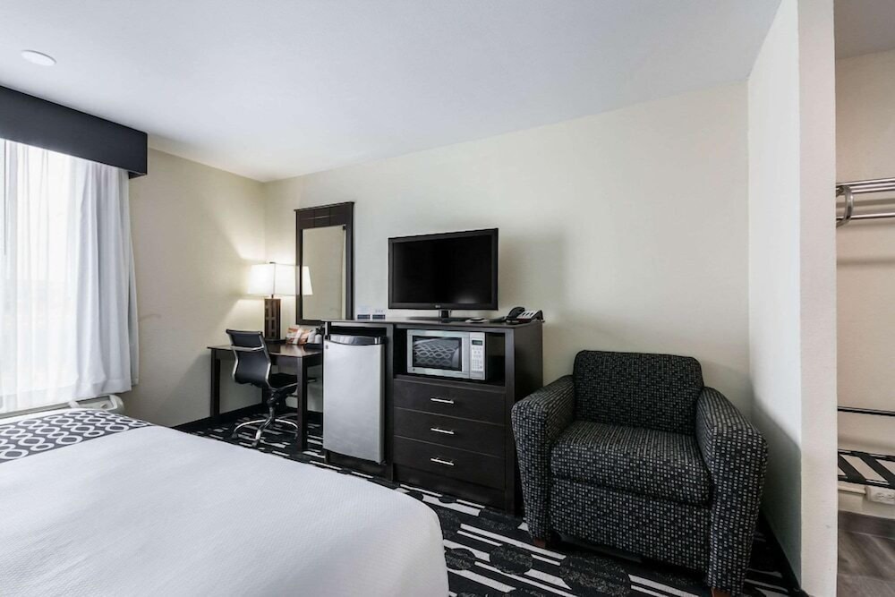 Bricktown Hotel & Extended Stay - photo 15