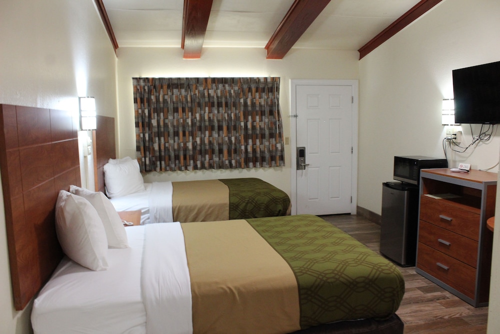 EverGreen Inn & RV - photo 10
