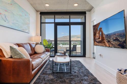 Impeccable1b Salt Palace Delta Poolspagymprkgviews — Salt Lake City