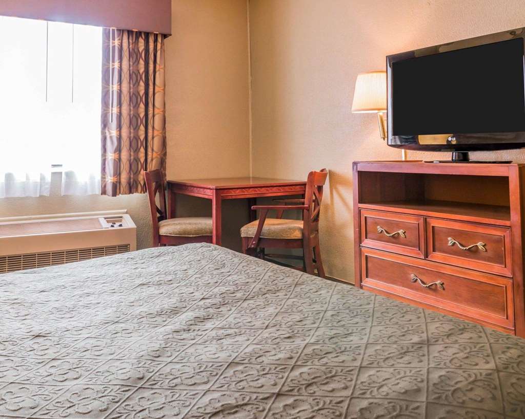 Quality Inn Grand Rapids North - photo 11