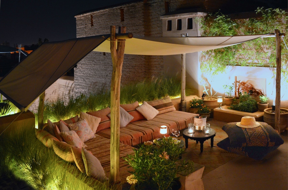 Dar Housnia — 4-Star Luxury Hotel in Marrakesh, Morocco