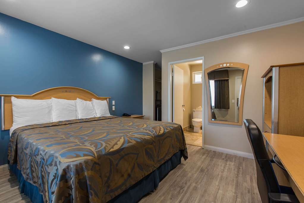 Rodeway Inn Escondido Downtown - photo 15