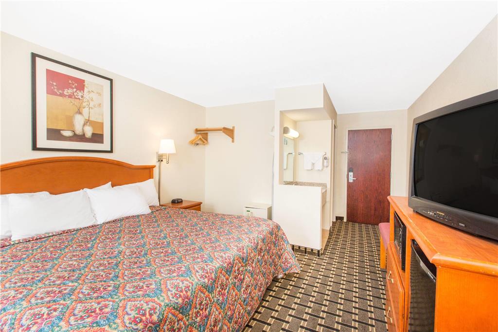 Days Inn by Wyndham Effingham - photo 8