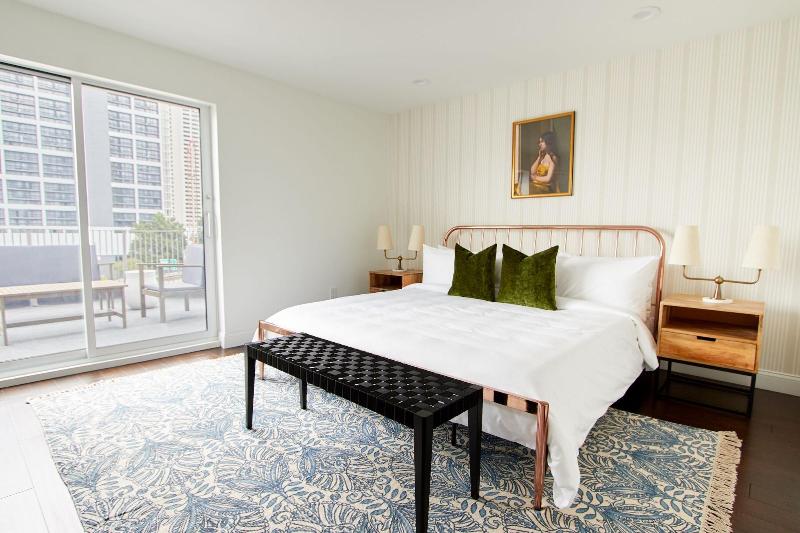 One Baltimore Place by Sonder - photo 24