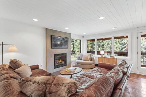 5 BDR Sk in Out Mountain Escape Peak 8 with Views in Breckenridge, United States