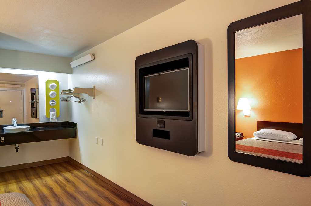 Motel6 Springfield MO North - photo 16
