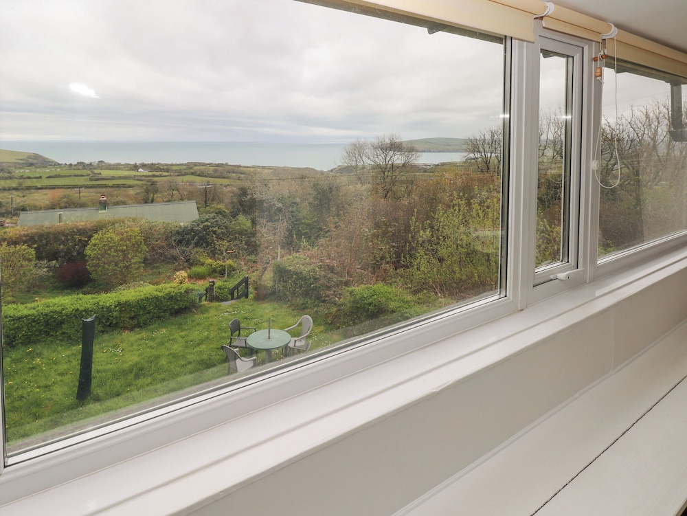 Arfron - carbon neutral hotel in Newport