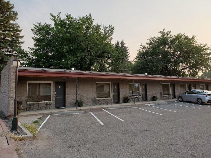Lewis & Clark Motel of Three Forks - photo 2