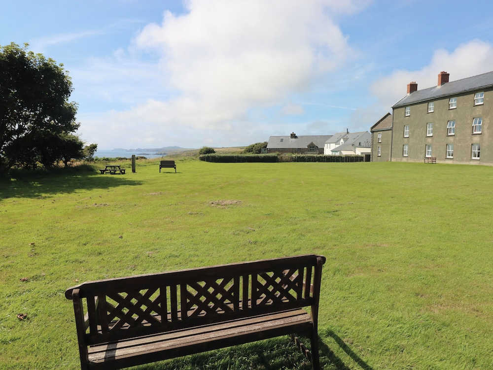 Grassholm View — 4-Star Luxury Hotel in Haverfordwest, United Kingdom