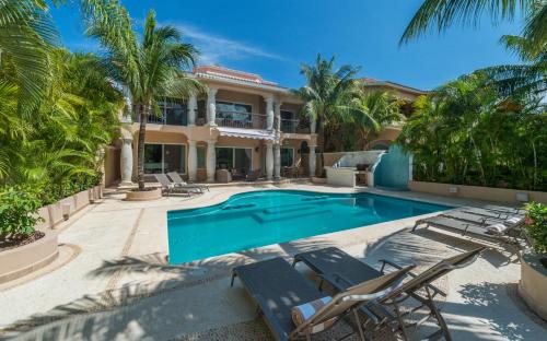 Casa Sarita — 4-Star Luxury Hotel in Puerto Aventuras, Mexico