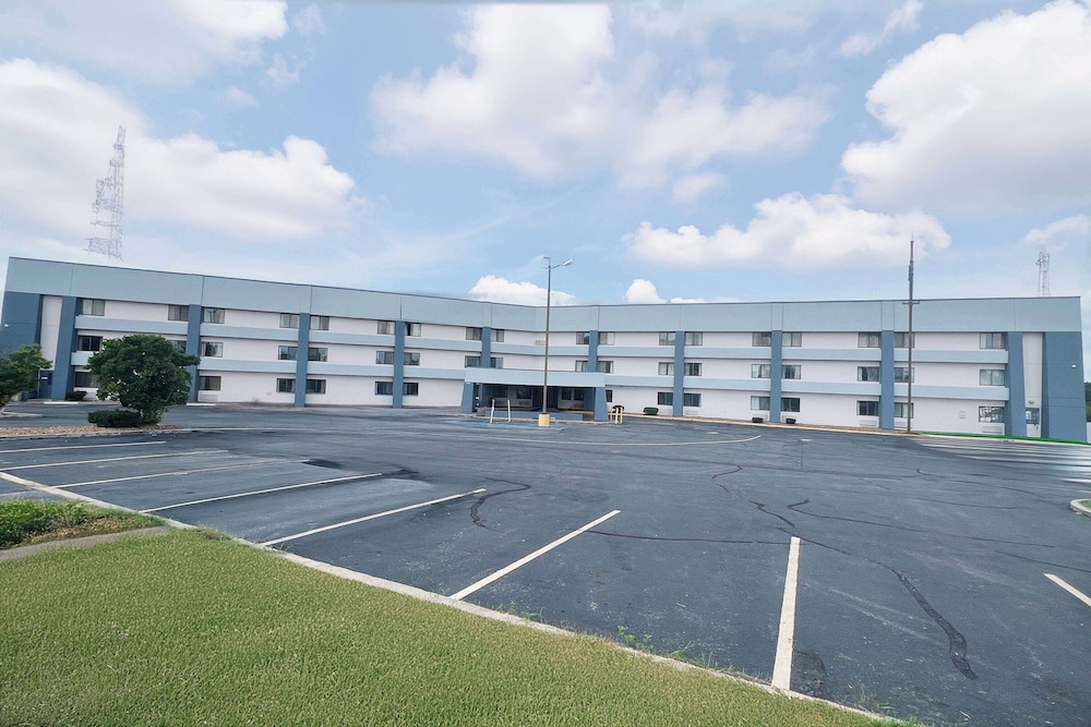Baymont by Wyndham Columbia MO - photo 2