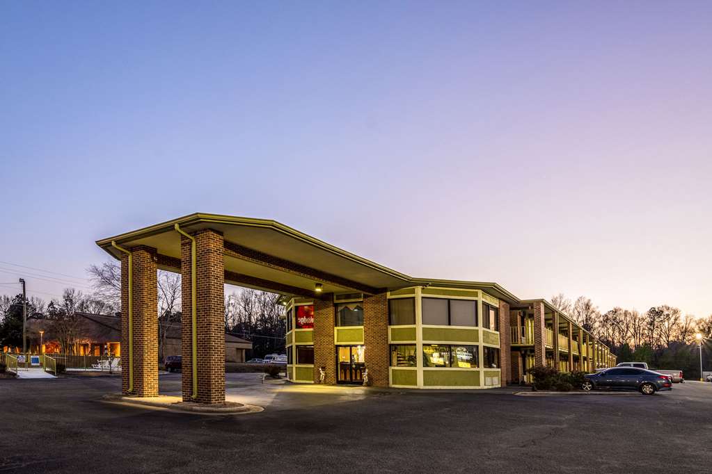 Econo Lodge Whiteville - photo 2