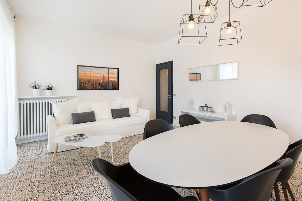 Impero House Rent La Promenade — 4-Star Luxury Hotel in Stresa, Italy