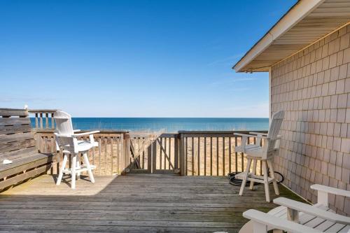 OBX 4BR Oceanfront Cottage — 4-Star Luxury Hotel in Kill Devil Hills, United States