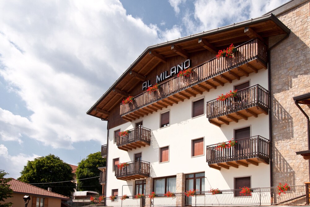 Hotel Albergo Al Milano — hotel in Bossico