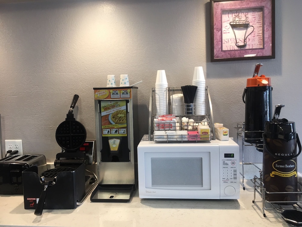 Super 8 by Wyndham Neosho - photo 23
