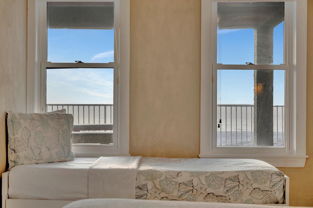 Stones Throw Beachfront Luxury Suites - photo 11