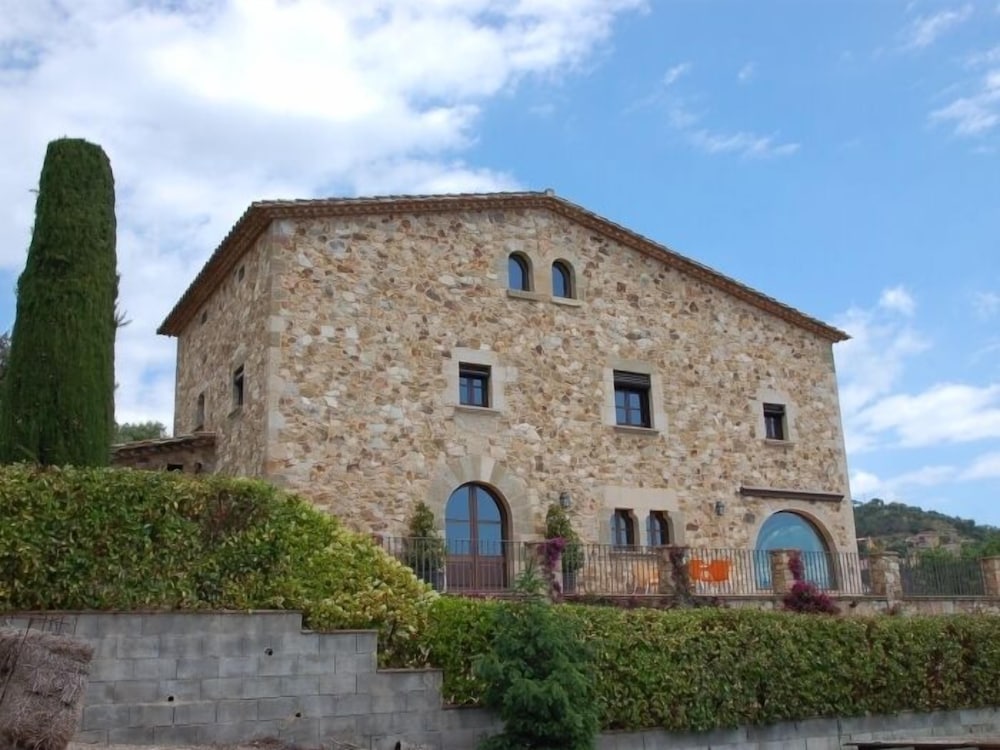 Apartamento Cal Petit — 4-Star Luxury Hotel in Santa Cristina D'aro, Spain