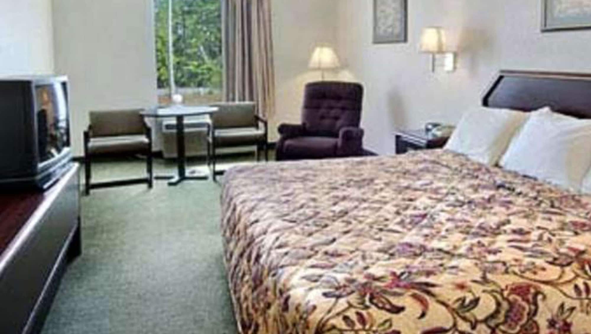 Gray Inn and Suites - photo 2