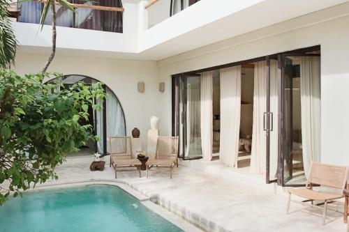 Villa Bella Stylish 3 Bedroom Oasis with Mediterranean Charm — 4-Star Luxury Hotel in Canggu, Indonesia