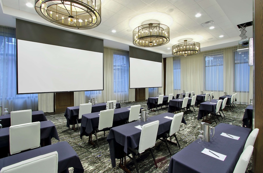 Embassy Suites By Hilton Pittsburgh Downtown - photo 51