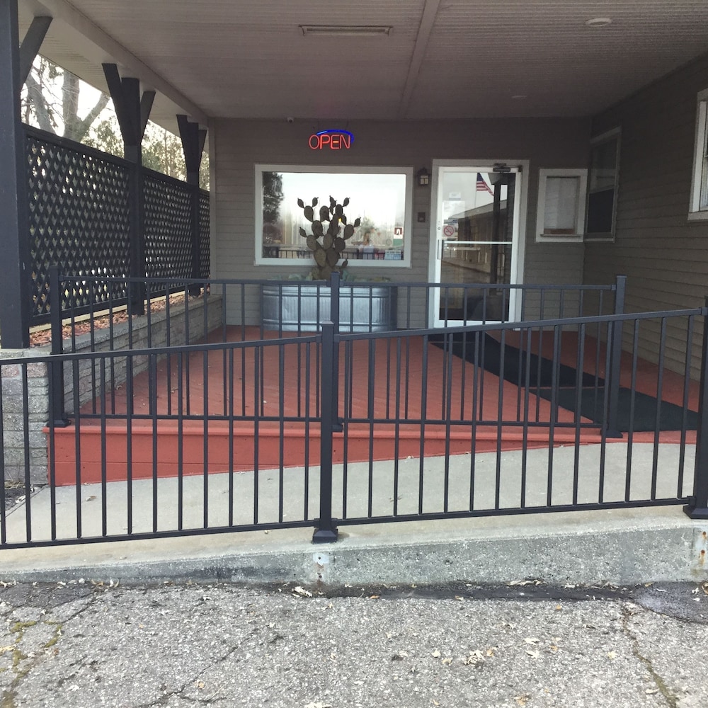 The Triangle Motel - photo 27