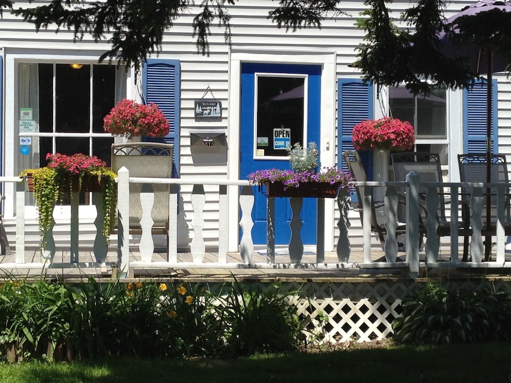 Isleview Motel and Cottages - photo 54