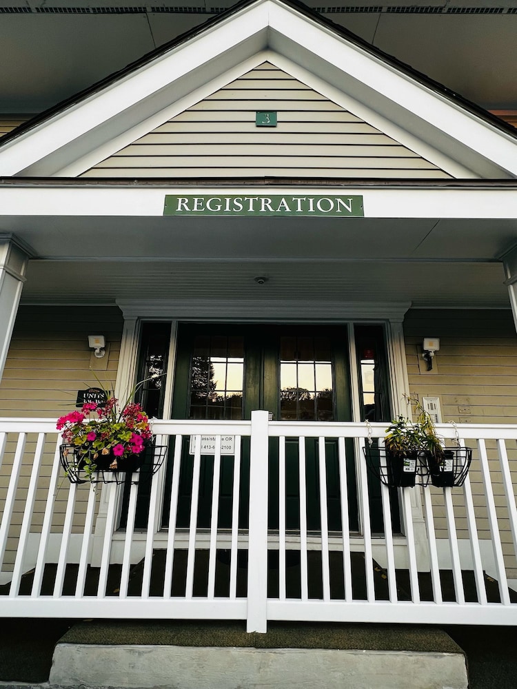 The Central Downtown Inn & Suites — 4-Star Luxury Hotel in Pittsfield, United States
