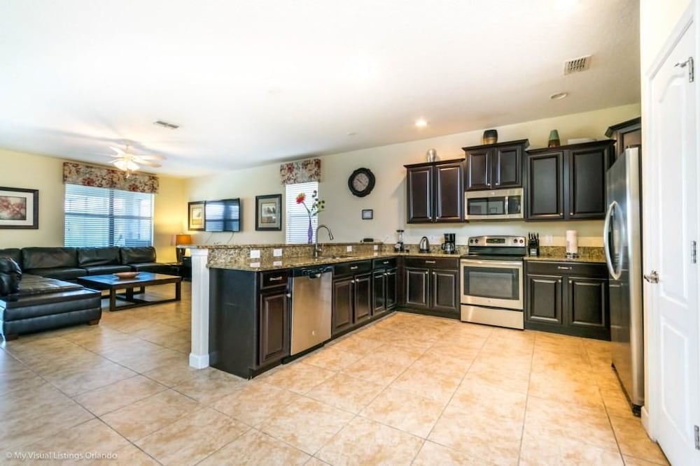 Amazing Champions Gate 9 Bedrom 5 Bath - photo 6