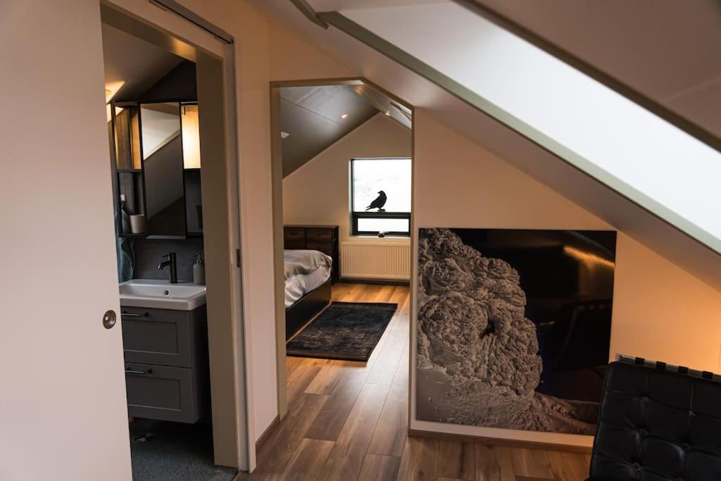 Scenic Penthouse Ocean view & skylight windows