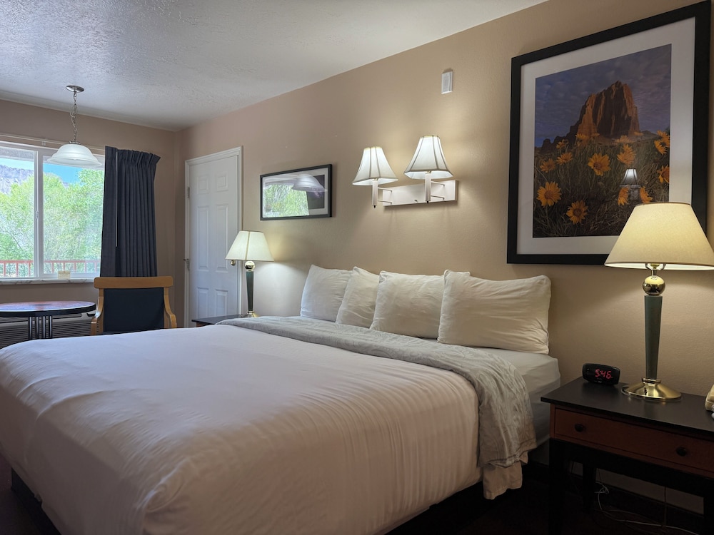 Cathedral Valley Inn - photo 9