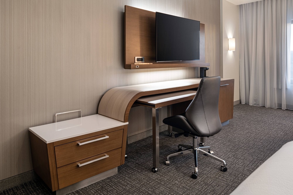 Courtyard by Marriott Petaluma Sonoma County - photo 10