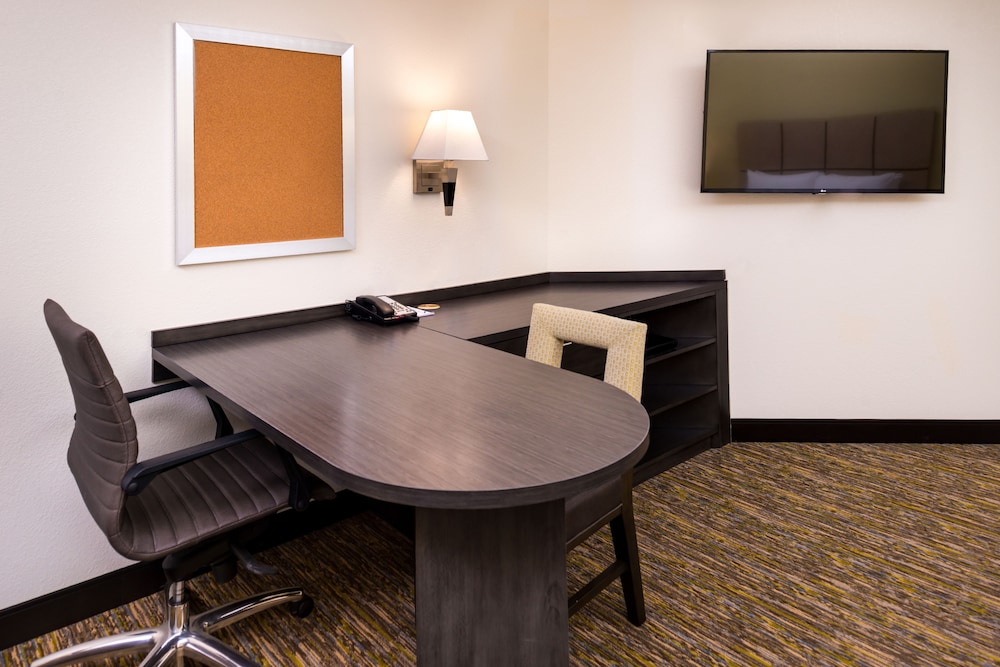Candlewood Suites Carlsbad South by IHG - photo 10