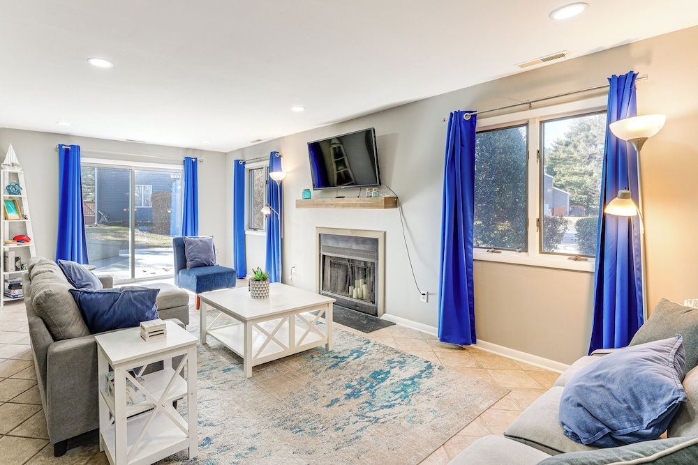 2 Mi to Rehoboth Beach: Condo w Pool Access — 4-Star Luxury Hotel in Rehoboth Beach, United States