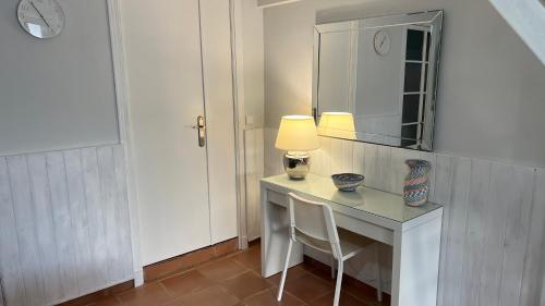 Acogedor Estudio Junto Playa El Manantial in El Puerto De Santa Maria, Spain