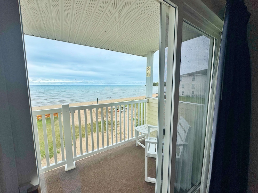 Beachcomber of Mackinaw - photo 54