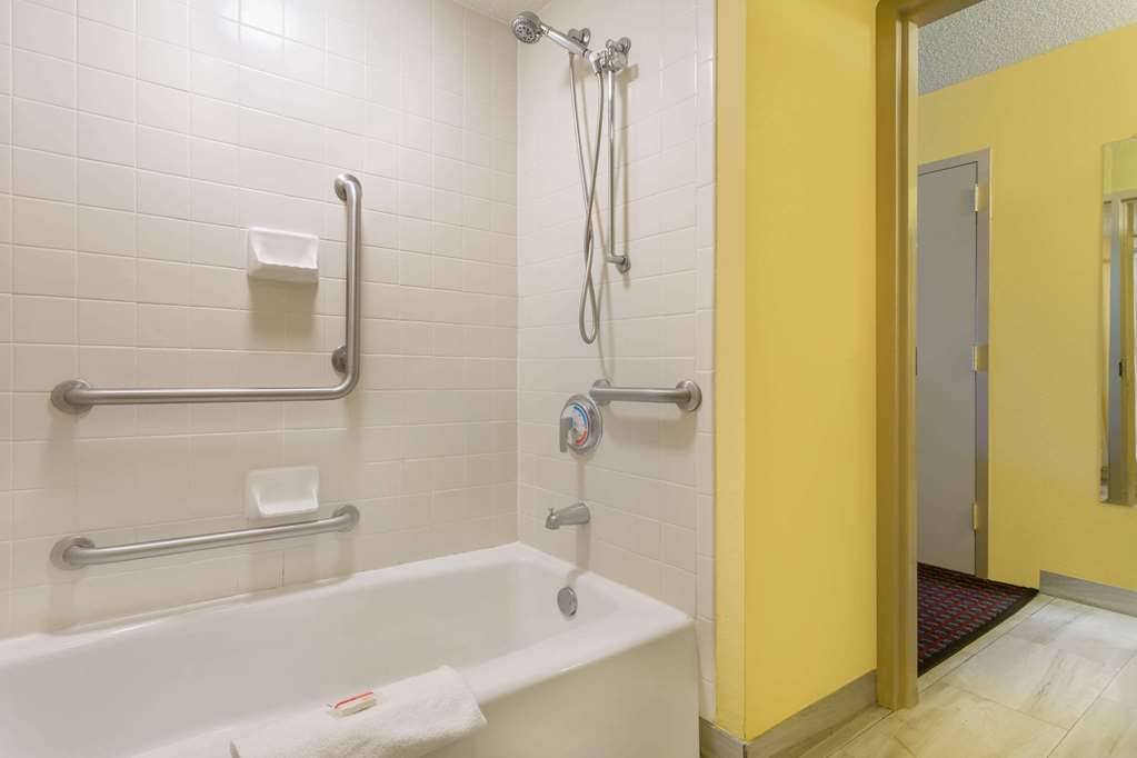 Days Inn by Wyndham Mocksville - photo 7