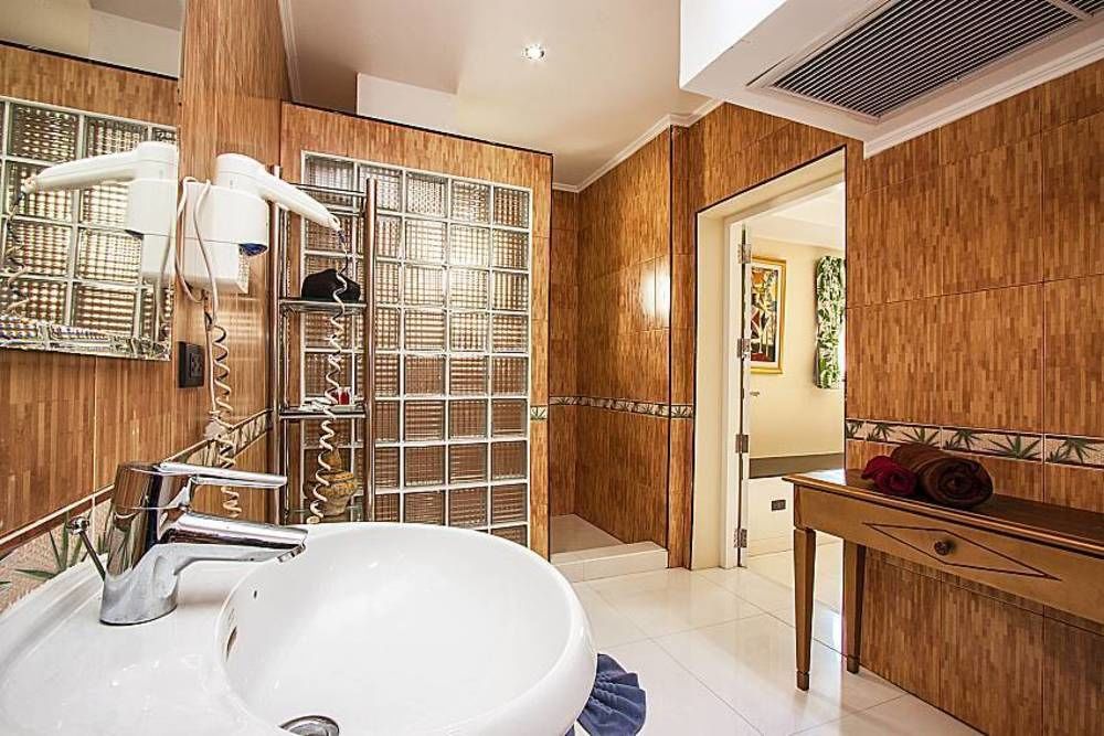 Pratumnak Argyle Villa 8 Beds — 4-Star Luxury Hotel in Pattaya, Thailand